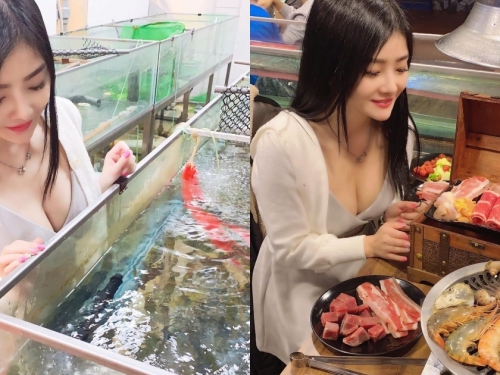 「低胸爆乳正妹」低頭挑海產，超豐滿「渾圓雙球」比海鮮還美味，讓人好想飽餐一頓！