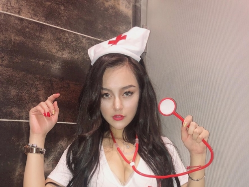 台俄混血狂野系Dancer「Penny 朱皮兒」化身SM女王　霸氣問：「想被打嗎？」