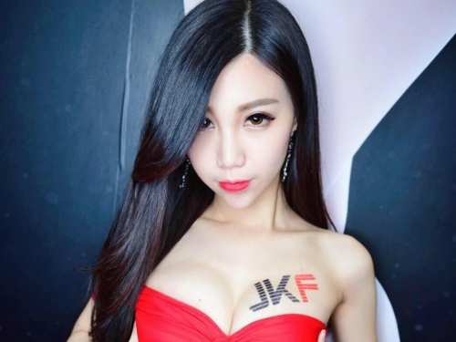 狂野Dancer「Miyo 米優」萌萌大眼電力強勁　火辣曲線讓人過目不忘！