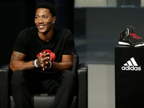「最強賣鞋哥」合約神扯！玫瑰代言adidas年賺3億不稀奇，連親哥也能每年拿900萬才厲害！