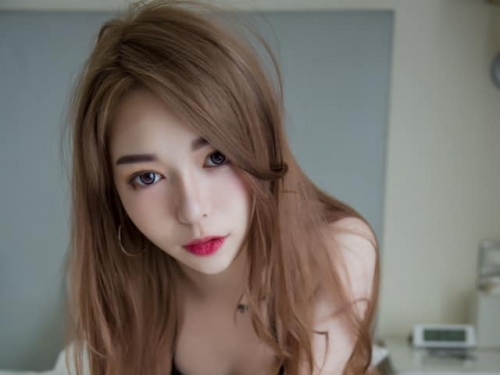 甜美腰窩女神－Olivia 林沂