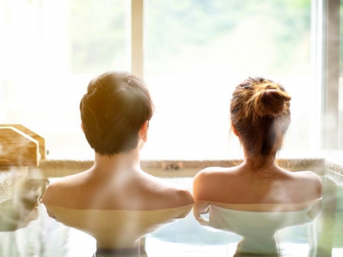 第一次泡裸湯！他驚覺「伯伯們好大」 一票人淚嘆真的有差