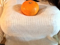 T恤圖案會變形...　男人眼中「巨乳妹」的10大困擾
