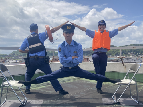 招募新血出奇招！日本員警秀絕活「神劈腿」 吸引千萬人朝聖
