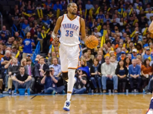 NBA》開幕戰還沒打先開嗆！杜蘭特狠酸雷霆球迷：10年也該冠軍了