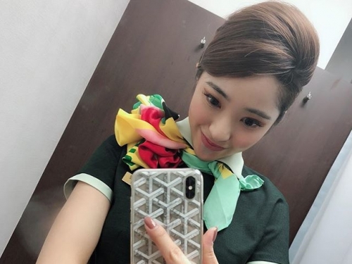 長榮空姐私服太精采！脫下制服「長輩乍現」圓潤而飽滿的形狀機長無法專心阿！