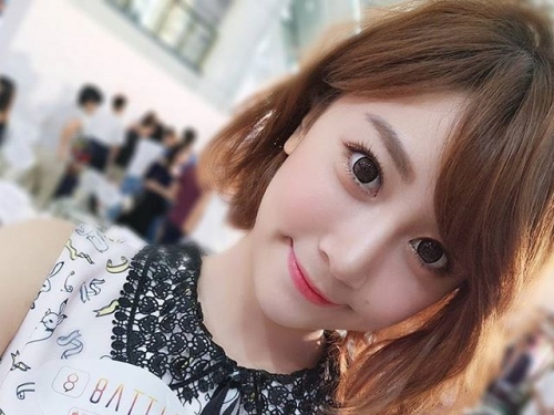 有肉有奶的電競女神「Rose Ma」，微肉可愛還有嫩乳，來一波木蘭飛彈就可以打趴對手！