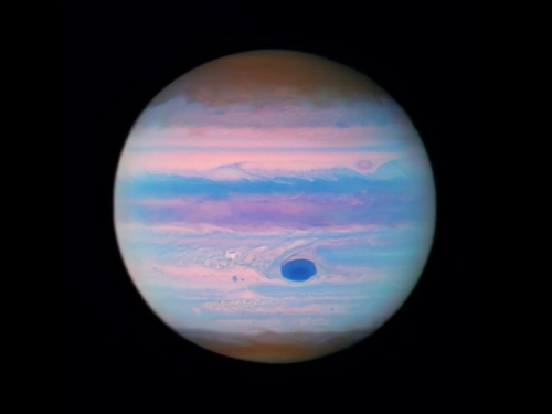 色違版木星，哈伯望遠鏡釋出「大紅斑」紫外線影像