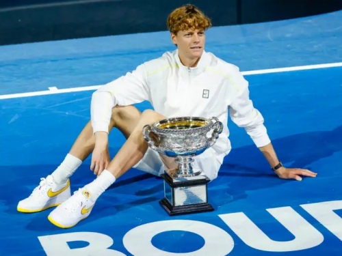 NBA》Jannik Sinner澳網奪冠「致敬Kobe」！換上經典鞋款與其共享榮耀