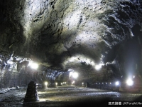 8.9公里熔岩洞穴，一路伴隨著驚悚...