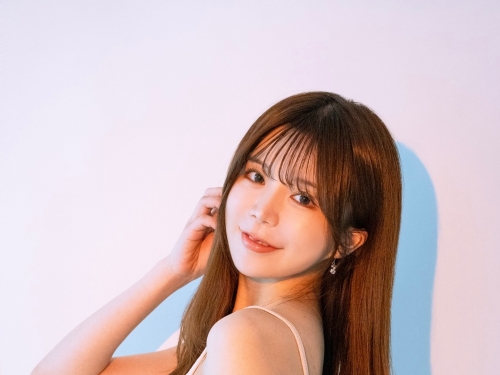 美乳嫩妻「和香夏樹」性生活不和諧！被剛喪偶的公公強制灌精後大滿足！