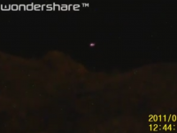 《美國男子在亞利桑那州峽谷拍到UFO，光亮絢爛如同聖誕樹！》