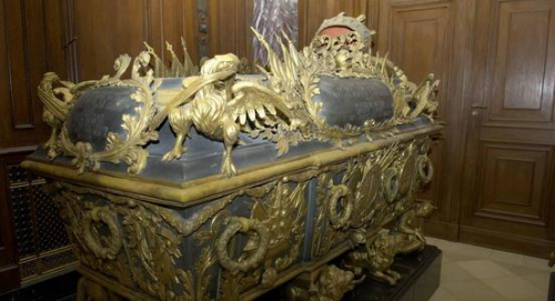 龍泉寺下發現唐朝遺蹟，金色棺槨上面有一條蝴蝶結，為何不打開？