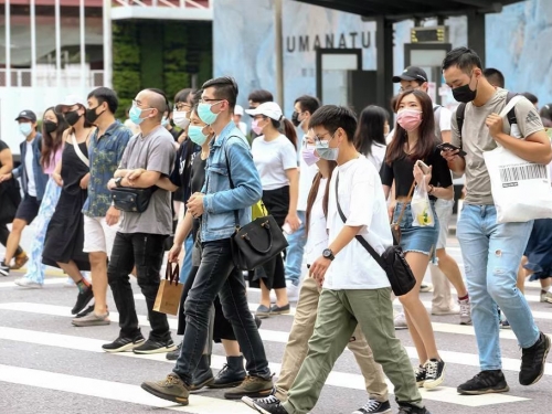 見友褲子拉鍊沒拉 他吐這句話提醒 一票年輕人全愣了