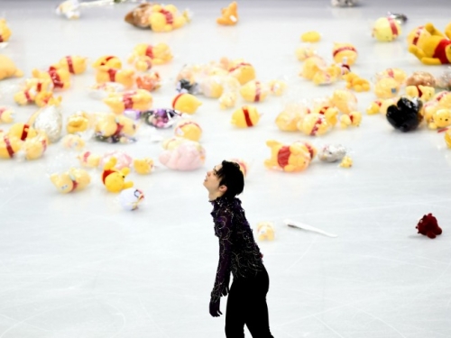 羽生結弦生日失冠痛哭 粉絲狂丟小熊維尼