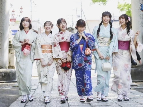 中職》UniGirls六位女孩換上和服 推廣西武鐵道魅力