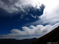 不得不分享，天邊波濤洶湧奇特雲「開爾文-亥姆霍茲波」