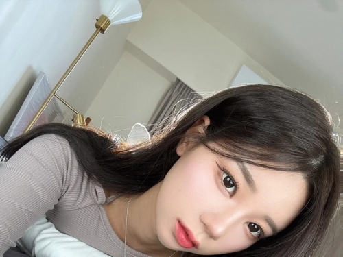 中職》韓國啦啦隊高冷女神李素泳與王維中互動 網：要加入味全龍了嗎？