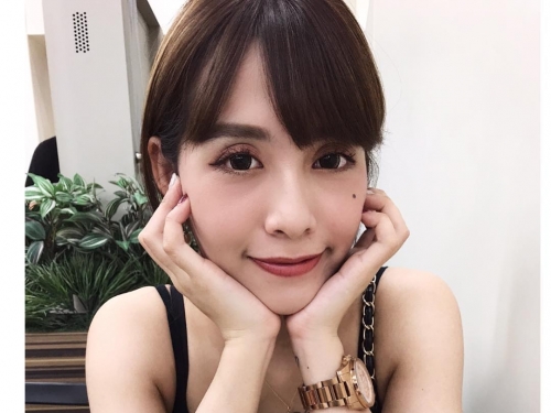 feed me！氣質正妹「Scarlett」寵物視角好萌呀，「白皙誘人」實在好想餵食呀～