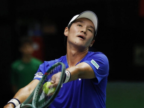 亞運網球》太氣！南韓一哥爆冷輸給泰國選手 砸拍變形還不理對手