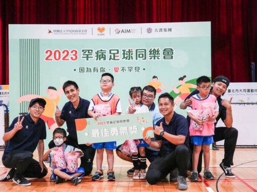 足球》用運動對抗病魔 罕見小金剛隊熱血開踢