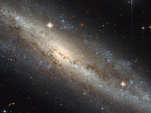 新理論：星系存在或由對稱子造成「隱形牆」