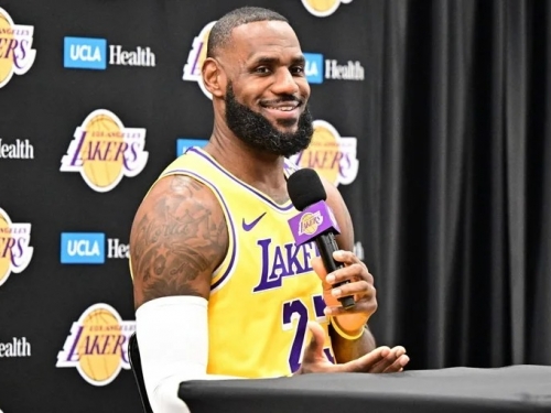 NBA》詹姆斯高中戰袍拍出4千萬天價 創歷史新高紀錄