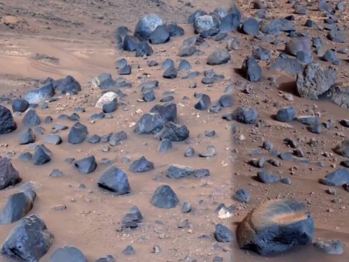 NASA公布火星超清晰影像 放眼都是深藍色岩石