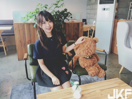 大馬童顏正妹背心下隱藏的「脾氣好兇」！無辜「純真系雙眸」好甜美！
