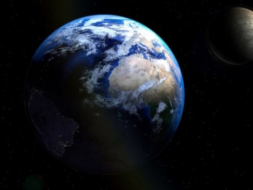一張紙對摺42次能碰到月球？科學家：是真的！