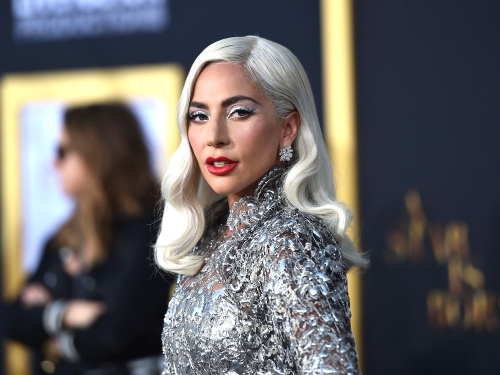 Lady Gaga 有望演出「哈莉奎茵」！和華納談加盟《小丑2》、將飾演「好歌喉」心理醫生！