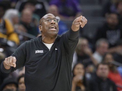 NBA》尼克面試多人後 傳找來兩屆年度最佳教練的布朗擔任教頭