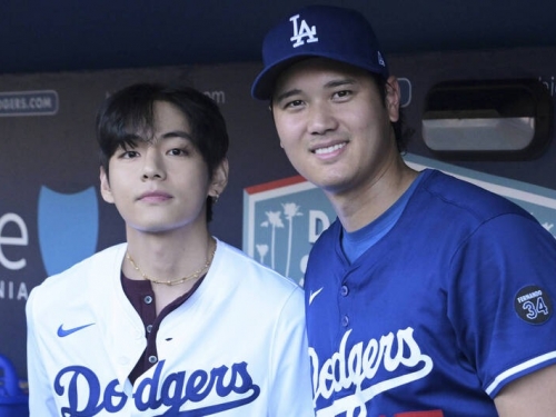 MLB》南韓天團「BTS」成員V受邀開球 與大谷翔平夢幻同框引暴動