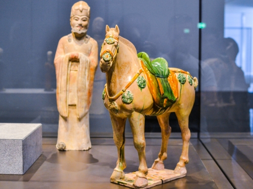 唐三彩常見黃綠褐色 為何少有黑的？