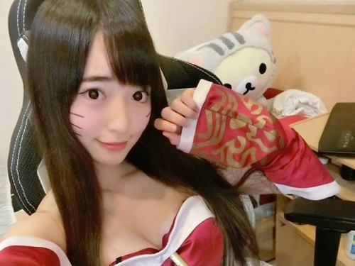 台灣直播妹「兇悍肉體」被撞到不要不要！義氣放送「養眼福利」畫面讓網友呆掉…