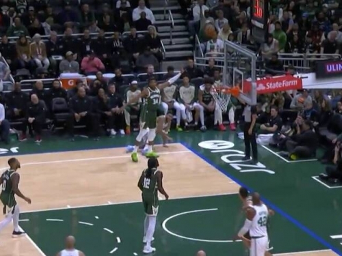 NBA》字母哥又墊腳害塔圖姆翻船 綠衫軍主帥怒噴裁判不吹犯規