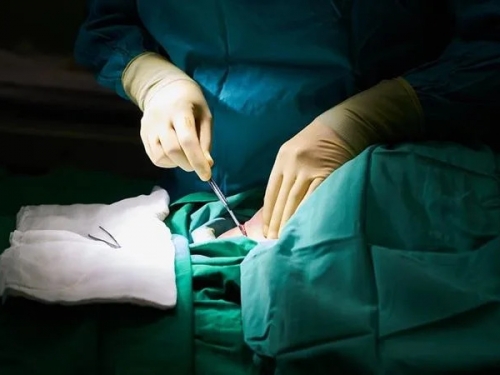 病患被麻醉…印度醫突暴怒衝出手術室不幹了 理由竟與「一杯茶」有關