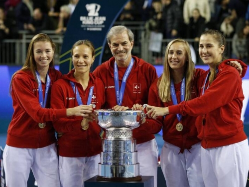 網球  | 東奧金牌班西琪加持 瑞士賽史首奪金恩盃冠軍