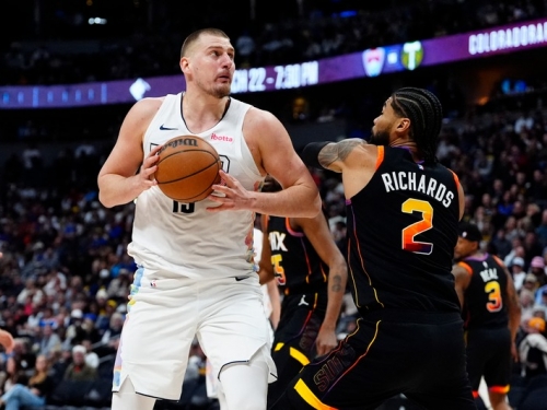 NBA》「30、20、20」締造歷史！ 約基奇打破張伯倫紀錄