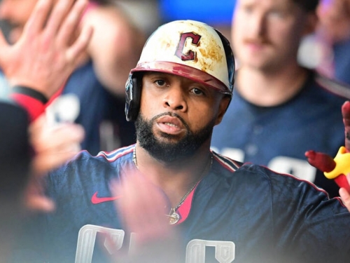 MLB》上季摘金手套、生涯335轟的強打桑塔納 如今遭守護者釋出