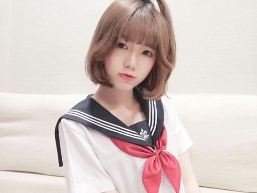 清新制服妹「妮妮子」高顏值臉蛋往下一看「超迷你短裙」短到讓人噴鼻血！