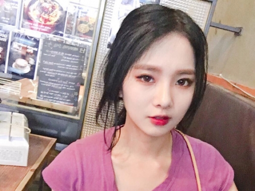 交通意外！「不科學奶妹」凶狠現身鬧區，滿滿「正乳量」差點造成街上癱瘓…