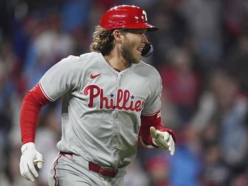 MLB》波姆超前轟、史瓦伯300轟達陣！費城人逆轉擊敗洛磯收4連勝