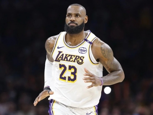 NBA》21次入選最佳陣容再創歷史紀錄 40歲詹姆斯：有點瘋狂