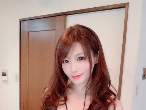 不給糖就搗蛋！最正小丑「相澤みなみ」魅惑使壞　性感網襪讓人想撕裂