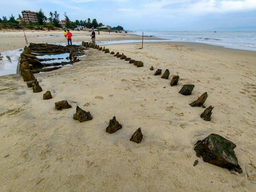 海鷗颱風沖出歷史寶藏！ 越南會安海灘驚現14世紀古沈船