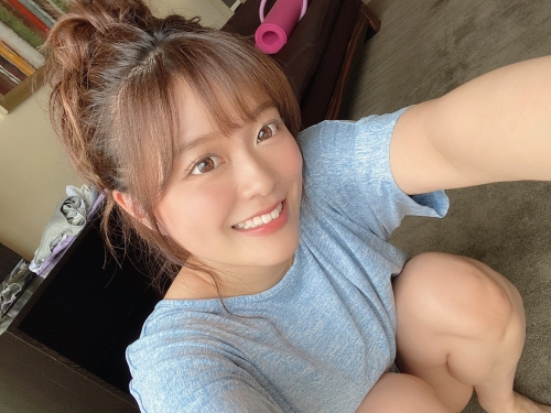 甜美高中妹「奏音かのん」維護班導惹怒不良，慘遭倉庫監禁：老師拍性愛影片才放你出來