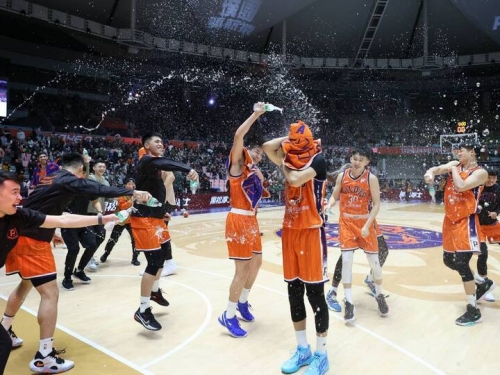 PLG》蒿吐露斯！領航猿10連勝 盧峻翔、張鎮衙狂砍12記三分彈