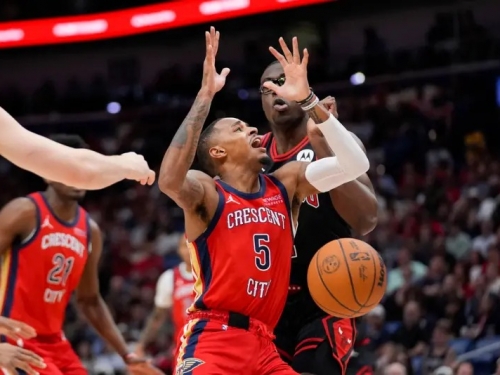 NBA》Murray轉戰鵜鶘首戰就遇傷！投籃倒地雙手支撐　左手疑似骨折