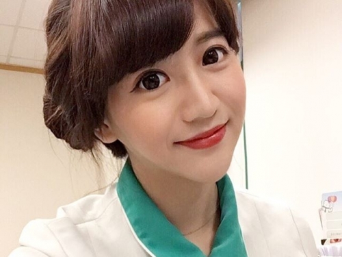 顏值爆表！玉山銀行正妹「freya cheng」溫泉泳裝照實在太爆乳啦！